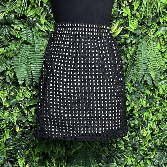 ANN TAYLOR LOFT Skirt Women XS Black Nude Lining‎ Eyelet Embroidered Mini 2730 - Picture 7 of 8